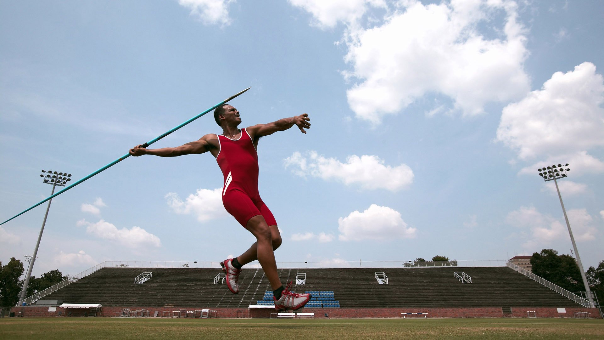 红土之王草场惊魂，蒂姆统治全场，温网险胜蒙特卡洛的隐喻