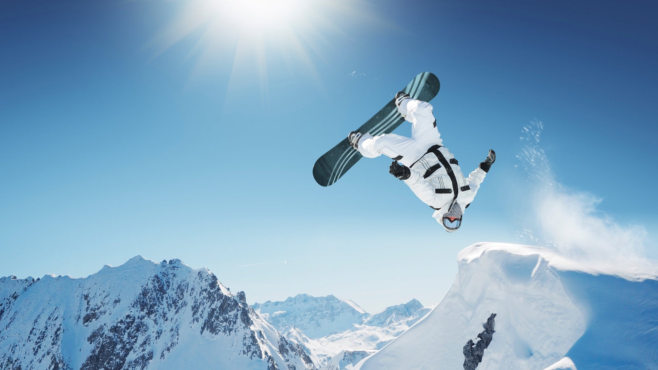 赛道上的心跳瞬间，皮亚斯特里关键制胜，迈凯伦险胜威廉姆斯