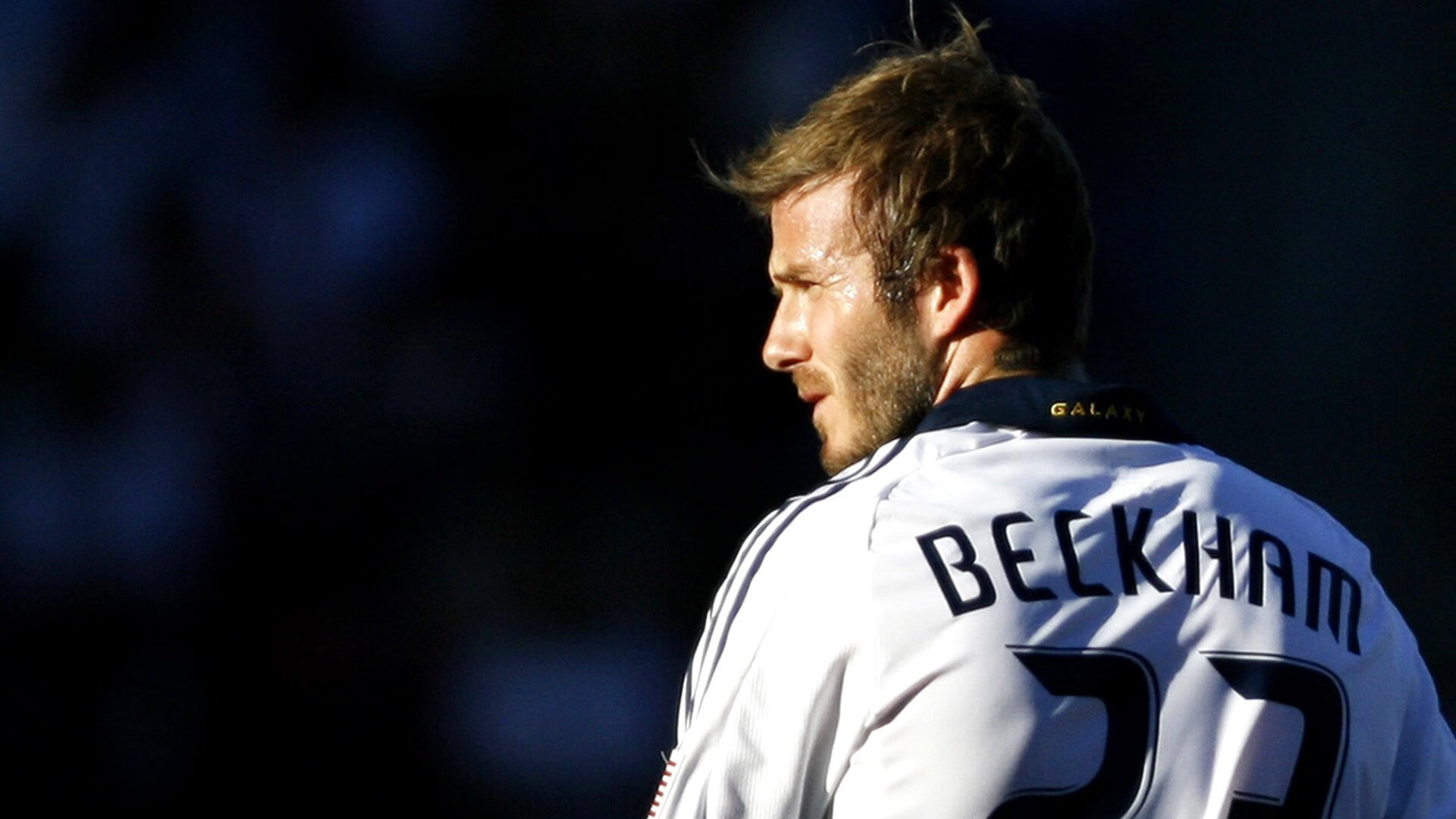 当伯纳乌的喧嚣穿越到美航中心,利拉德用一记记三分,为足球之夜写下篮球注脚